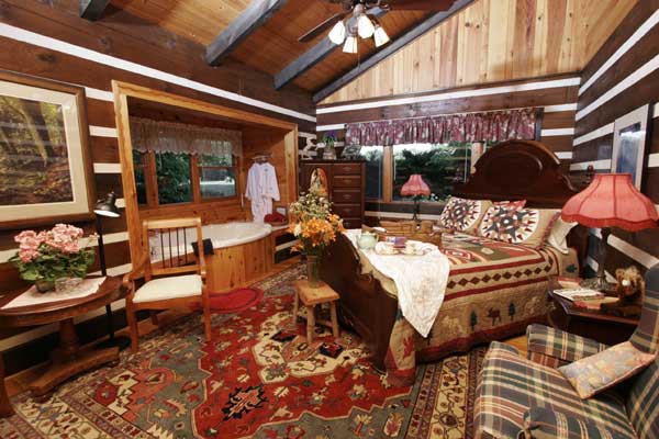 Creekwalk Inn & Cabins at Whisperwood Farm